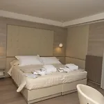 מלון White Angel 4*