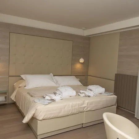 ホテル White Angel 4*