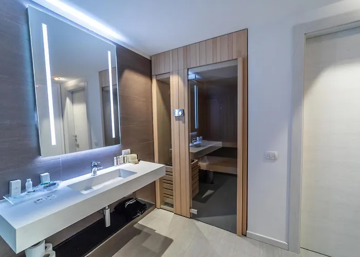 Hotel White Angel 4*